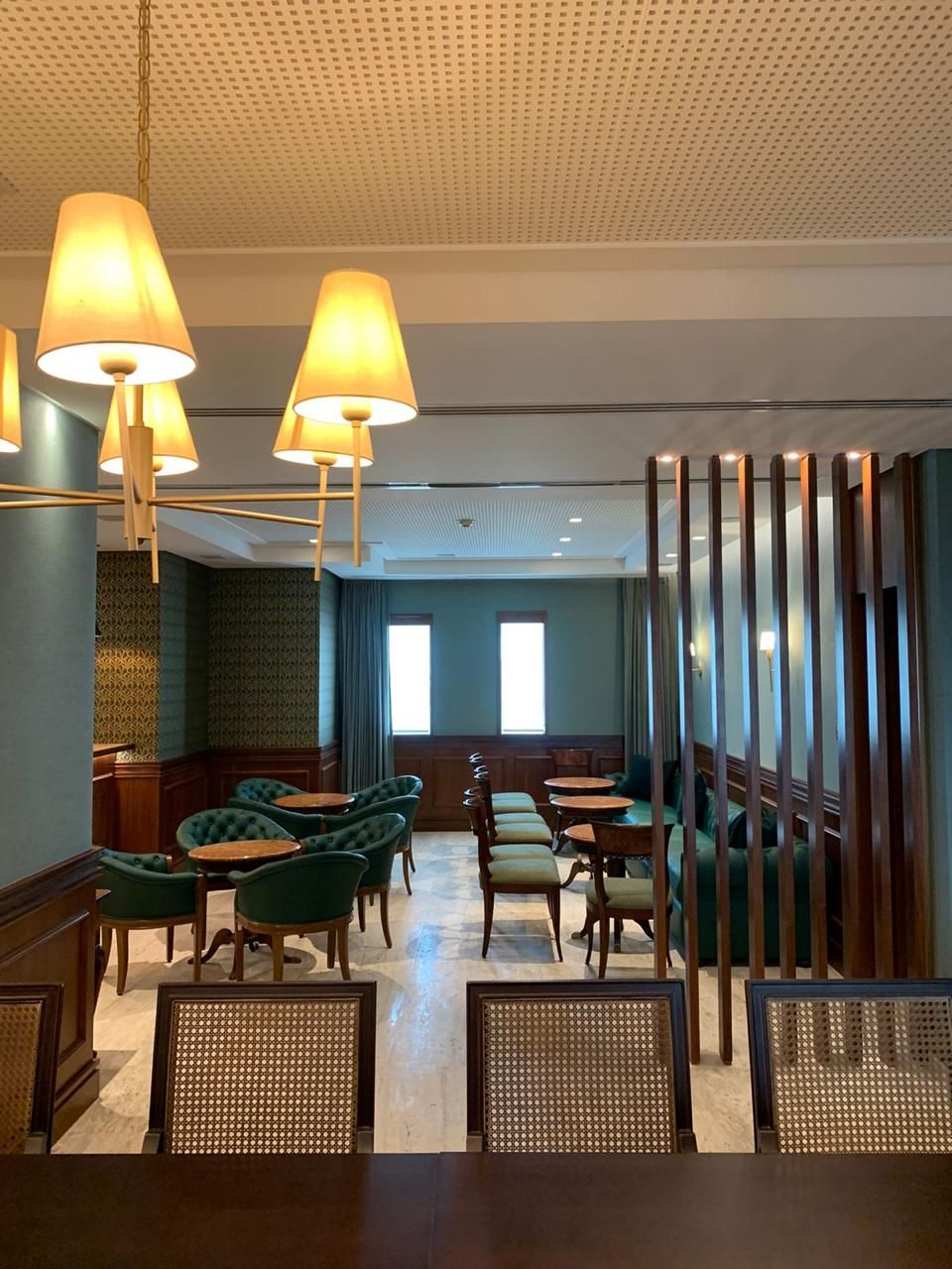 Travertino Romano Light aplicado. Piso e revestimento, áreas internas e externas