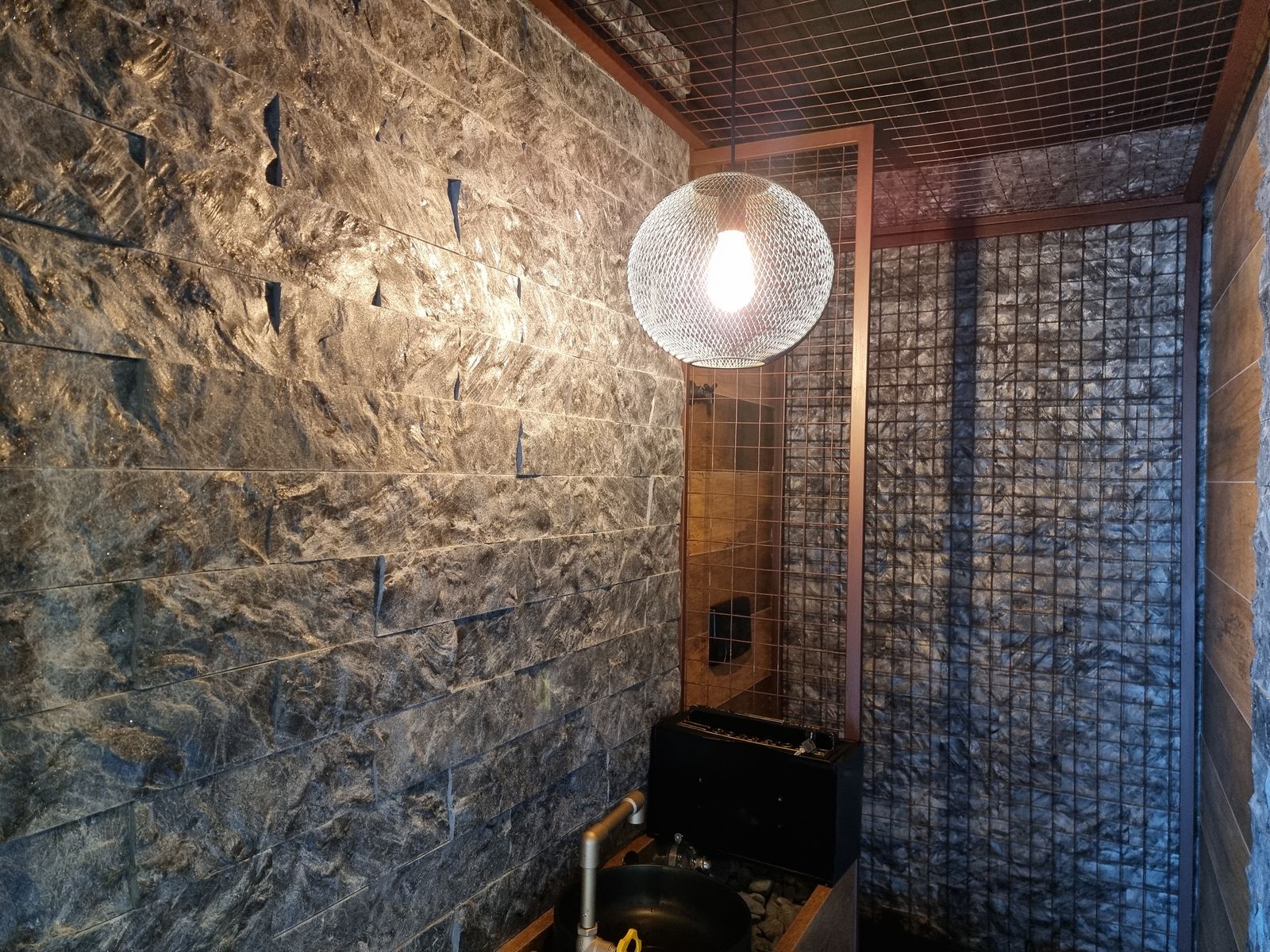 Rock Face Matrix aplicado. Paredes de impacto, internas e externas