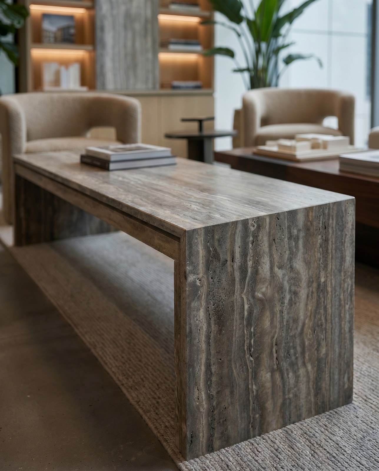 Travertino Silver Vein Cut aplicado. Piso e revestimento, projetos contemporâneos