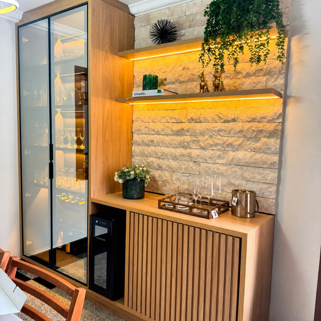 Rock Face Luxor em parede interna de destaque